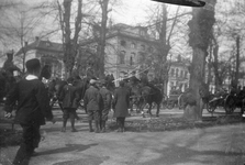 830977 Afbeelding van een militaire parade op de Maliebaan te Utrecht, waarschijnlijk ter gelegenheid van de verjaardag ...